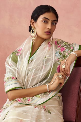 MAISARA JEWELRY Floral Kundan Hathphools Set of 2 