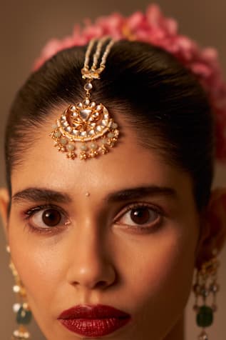 MAISARA JEWELRY Saumana Embellished Maangtikka 