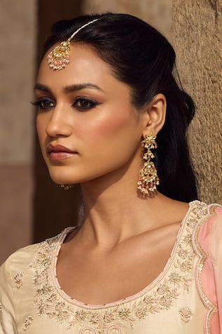 Amodini Floral Carved Earrings 