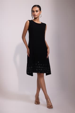 Yoseba Sleeveless Black Shift Dress 