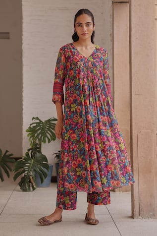 Vaayu Amethyst Bloom Printed Kurta & Pant Set 