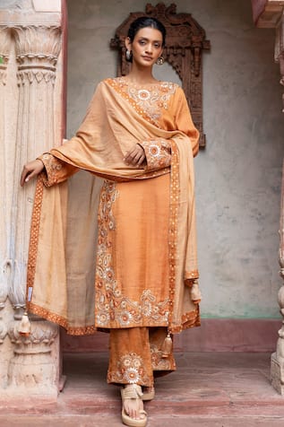 Shruti Sancheti Maheshwari Placement Embroidered Kurta Set 