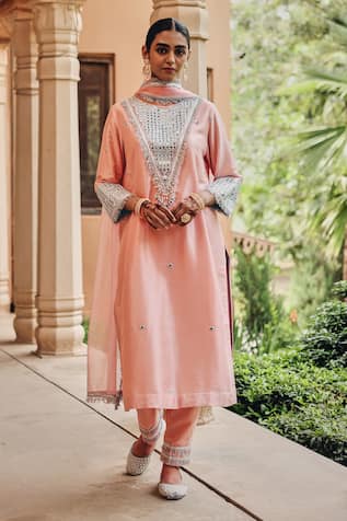 Ajiesh Oberoi Noor-E-Saheli Kurta Pant Set 