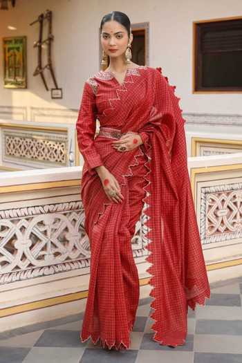 Amoree by Shikha Chaudhry Zig Zag Pattern Saree & Blouse Set 