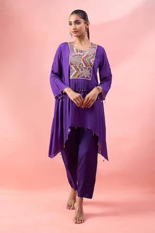 Alaya Advani High-Low Embroidered Kurta & Pant Set 