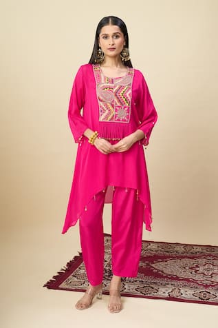 Alaya Advani High-Low Embroidered Yoke Kurta & Pant Set 