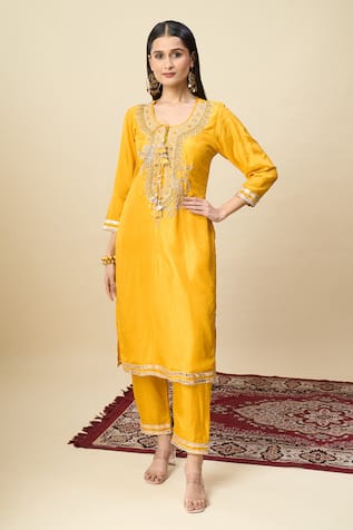 Alaya Advani Embroidered Yoke Kurta & Pant Set 