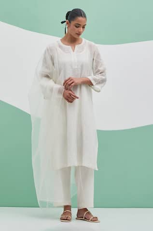 Priya Chaudhary Aafreen Embroidered Kurta Set 
