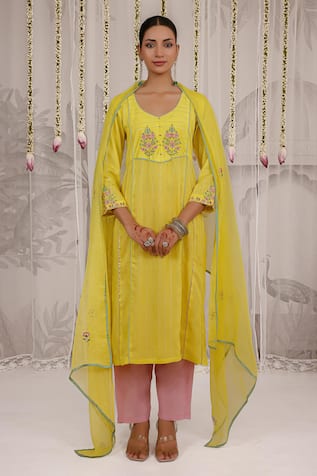 Myaara Panelled Kurta Pant Set 
