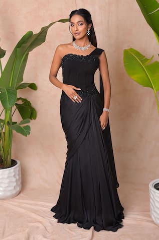 Vridhi Somaani Victoria Pre-Draped Saree & Corset Set 