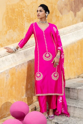 Pink City By Sarika Gulaab Aur Kamal Kurta Pant Set 