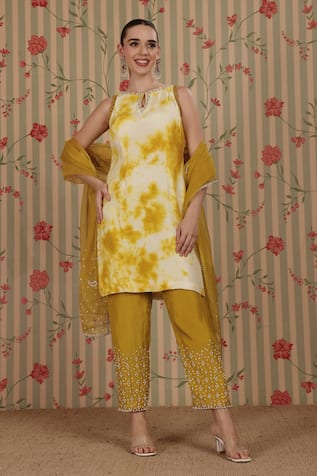 Nitisha Kashyap Official Tie-Dye Sleeveless Kurta Set 