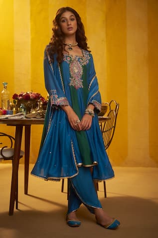 Hirika & Dhruti Tikki Zardosi Kalli Short Kurta Dhoti Set 