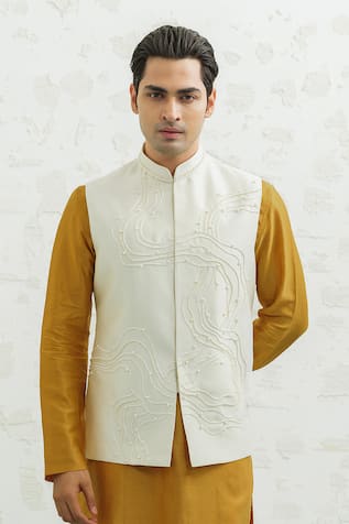 Runit Gupta Dusty Ivory Contour Bundi 