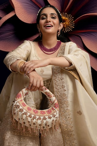 Versuhz Rose Cascade 
 Rose Beaded 3D Floral Applique Cascade Bag 