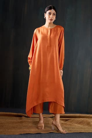 Tuli Kesar Dola Silk Anar Silhouette Kurta & Pant Set 