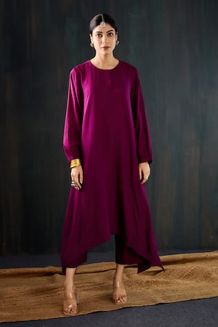 Tuli Aabroo Dola Silk Anar Silhouette Kurta & Pant Set 