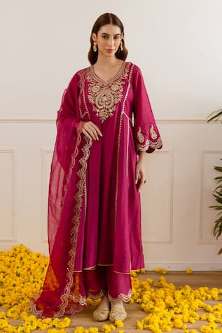 ASRUMO Chanderi Zari & Taari Embroidered Kurta Set 
