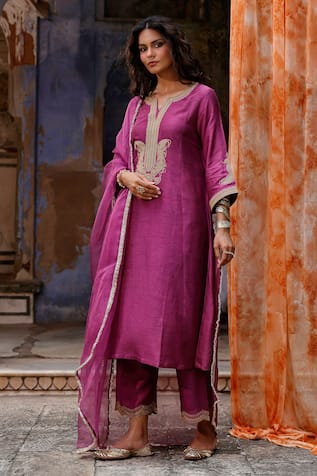 Charu Makkar Raha Embroidered Kurta Set 