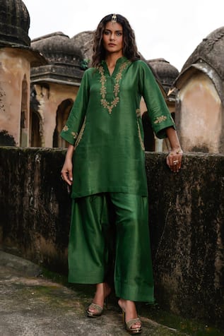 Charu Makkar Ravina Embroidered Kurta Set 