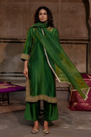 Charu Makkar Farnaz Embroidered Kurta Set 