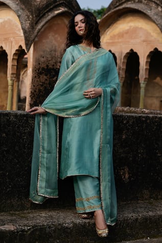 Charu Makkar Prabh Embroidered Kurta Set 