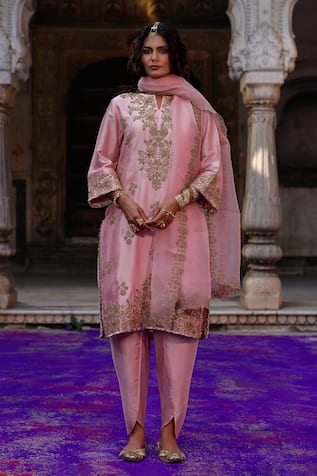 Charu Makkar Kubra Embroidered Kurta Set 