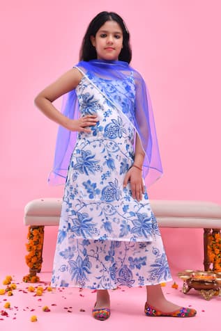 Bannhi By Priyanka Rathore White & Blue Floral Print Kurta Set 