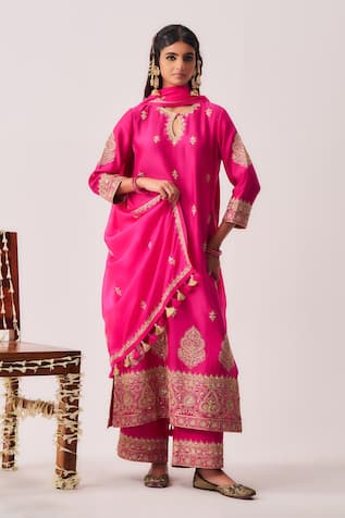 Wabi Sabi By Anshum-Ritesh Phool Booti Embroidered Kurta Set With Dupatta 