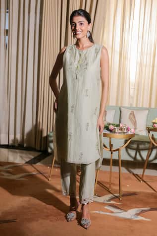 Summer By Priyanka Gupta Noor E Bow Kurta Pant Set 