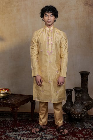 Hilo Design Padmajaal Pattu Embroidered Kurta Set 