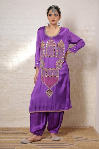Sheeshakari Minar Motif Hand Embroidered Kurta Set 