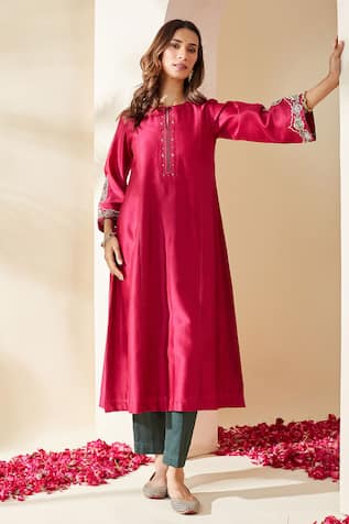Mushio Magenta Floral Embroidered Chanderi Rashika Kurta 
