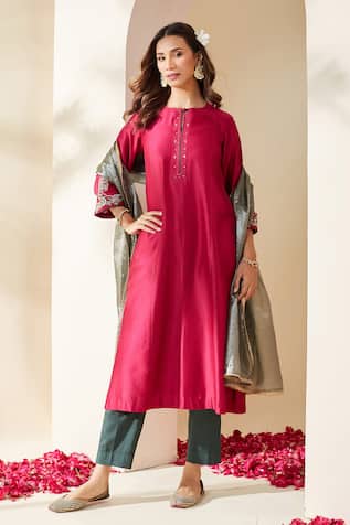 Mushio Magenta Floral Embroidered Chanderi Rashika Kurta Set 