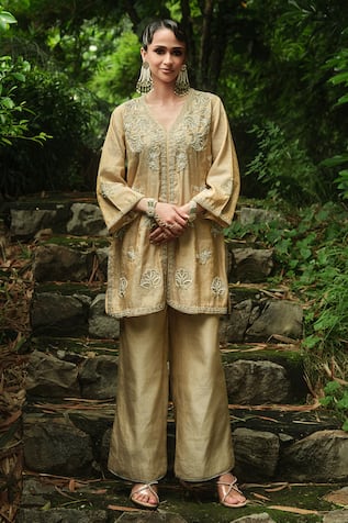 Shalkii Artisanal Embroidered Kurta & Straight Pant Set 