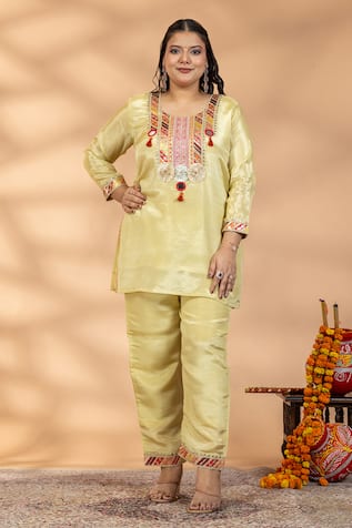 Mamicha Embroidered Mirror Work Kurta & Pant Set 