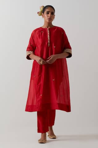 Vinusto Embroidered Kurta & Pant Set 