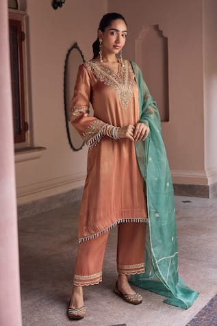 Dohr India Sultana Zari & Gota Embroidered High-Low Kurta Set 