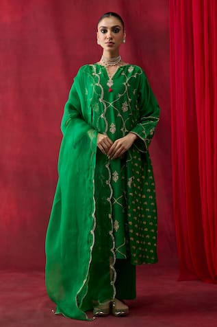 Shikha Mehta Mahira Embroidered Kurta Set 