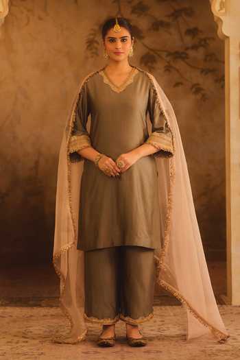 AFRIYA Gota Border V Neck Kurta Set 