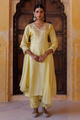 Bannhi By Priyanka Rathore Hand Embroidered Kurta Pant & Dupatta Set 