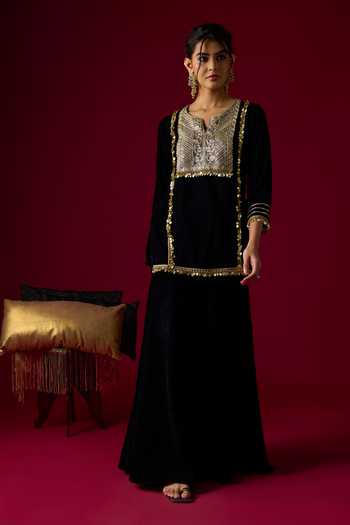 RAYASHA KHAN Nisha VelvetEmbroidered Kurta & Gharara Set 