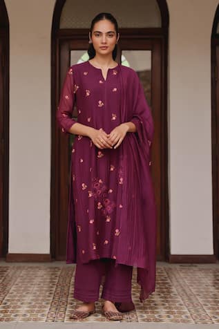 Vaayu Amethyst Bloom Embroidered Kurta Set 