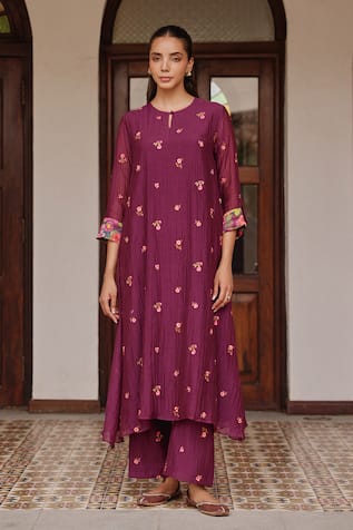 Vaayu Amethyst Bloom Kurta & Pant Set 