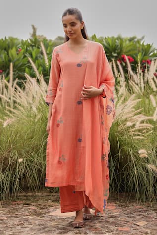 Vaayu Magnolia Thread Embroidered Kurta Set 