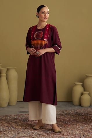 Vaaya Handwoven Silk Chanderi Embroidered Kurta 