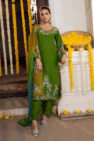 Angad Creations Gulshan Embroidered Kurta Set 