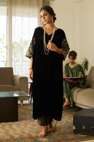 Sarang Kaur Black Makhmal Velvet Kaftan Set 