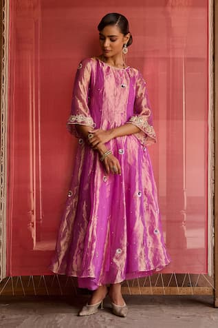 Zoon Tissue Aari Embroidered Kurta Set 