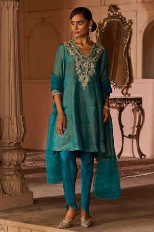 Zoon Crushed Tissue Aari Embroidered Kurta Set 